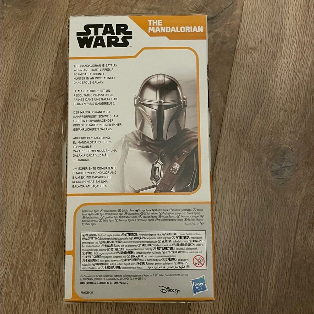 Hasbro Star Wars Mandalorian Figure with Silver and Black Armor